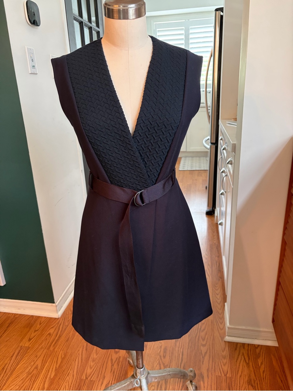 Cop.Copine Paris Navy Textured V‑Neck Sleeveless Mini Dress/Vest